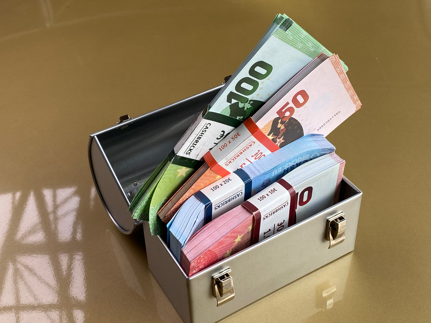 Pablo Escobar's Brotzeitbox mit originalem Autoschlüssel (plus 25 Euro inkl. Versand)