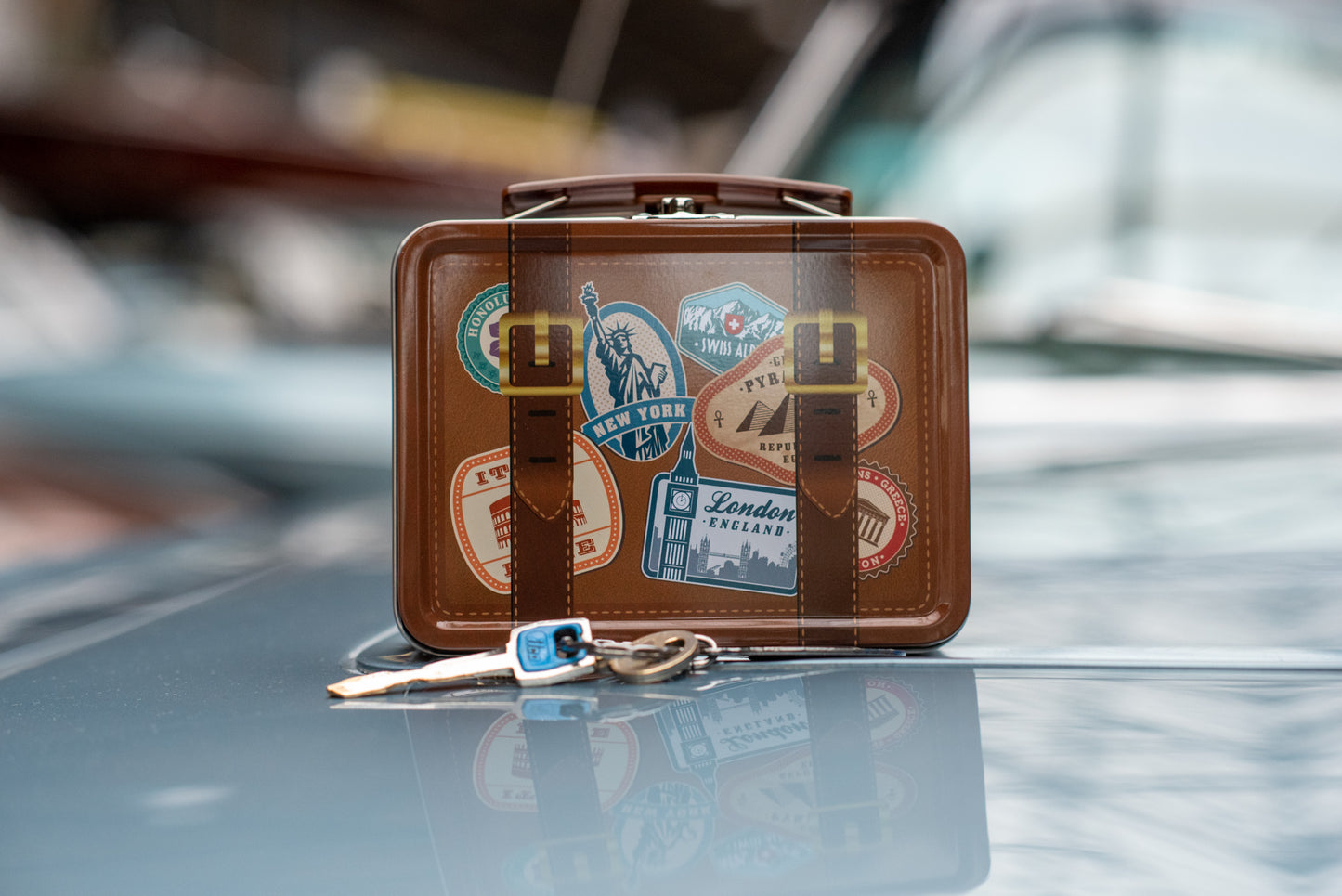 Der Koffer mit Faltgutschein (plus 25 Euro inkl. Versand) für ausgedehnte Reisen im Klassiker